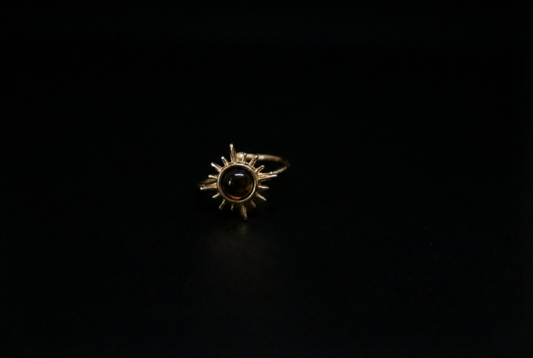 Radiant Queen Ring